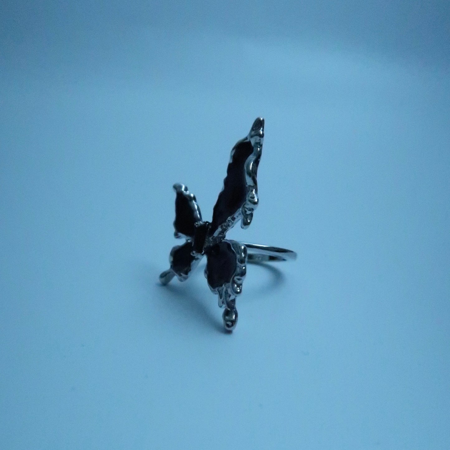 LOSTINCRUSH Midnight Flutter Ring