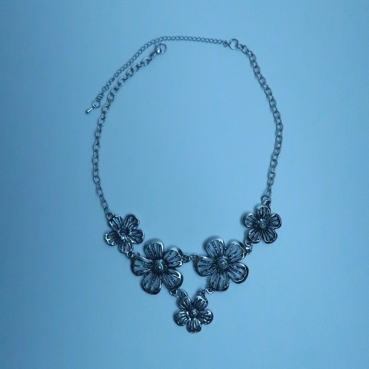 LOSTINCRUSH Flowering Shrubs Necklace