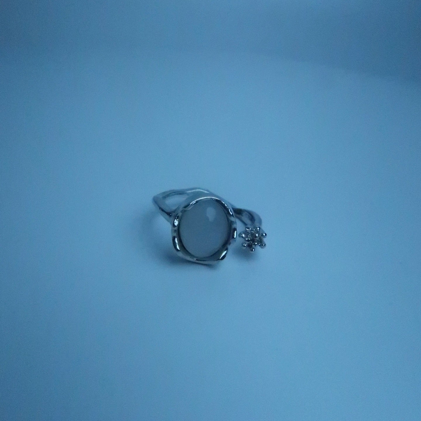 LOSTINCRUSH Lotus Flower Ring
