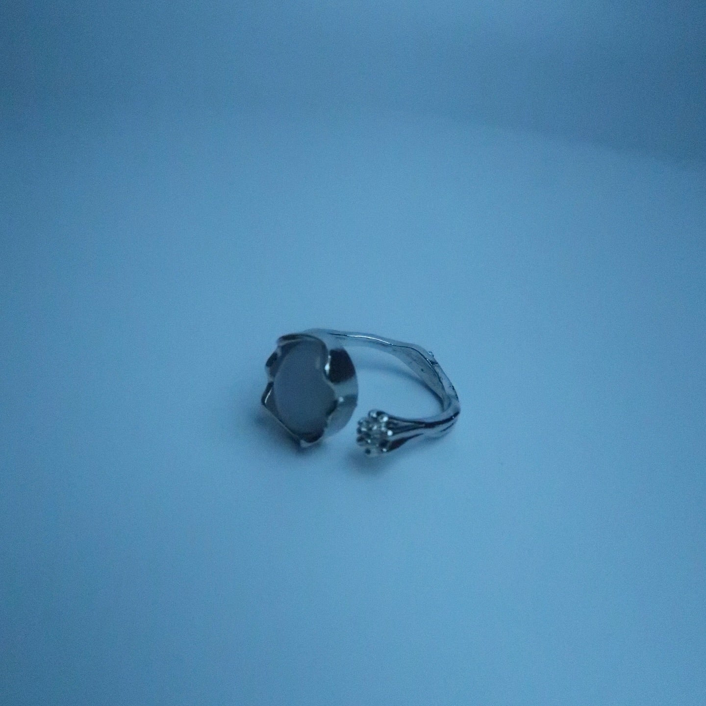 LOSTINCRUSH Lotus Flower Ring