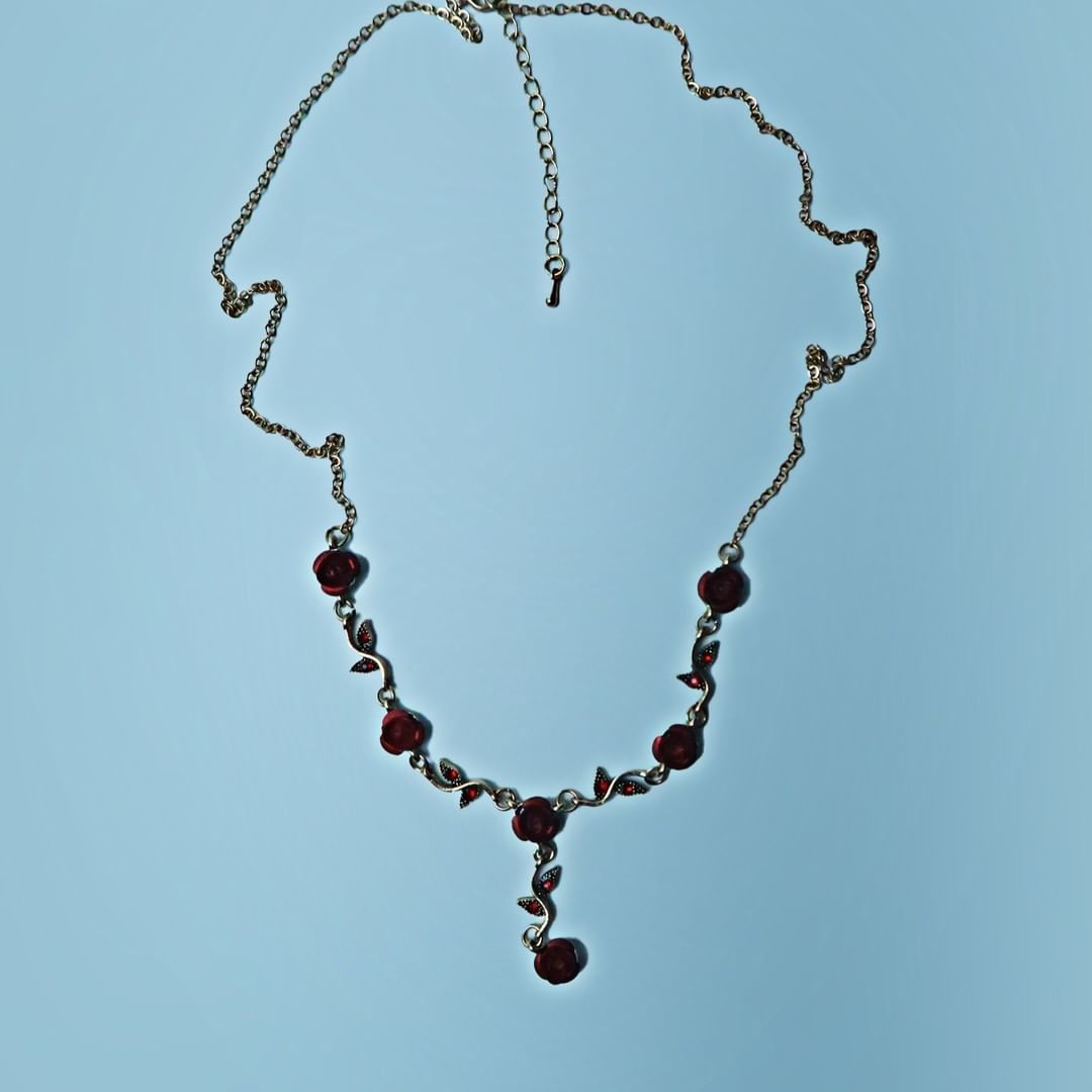 LOSTINCRUSH Deleterious Roses Necklace