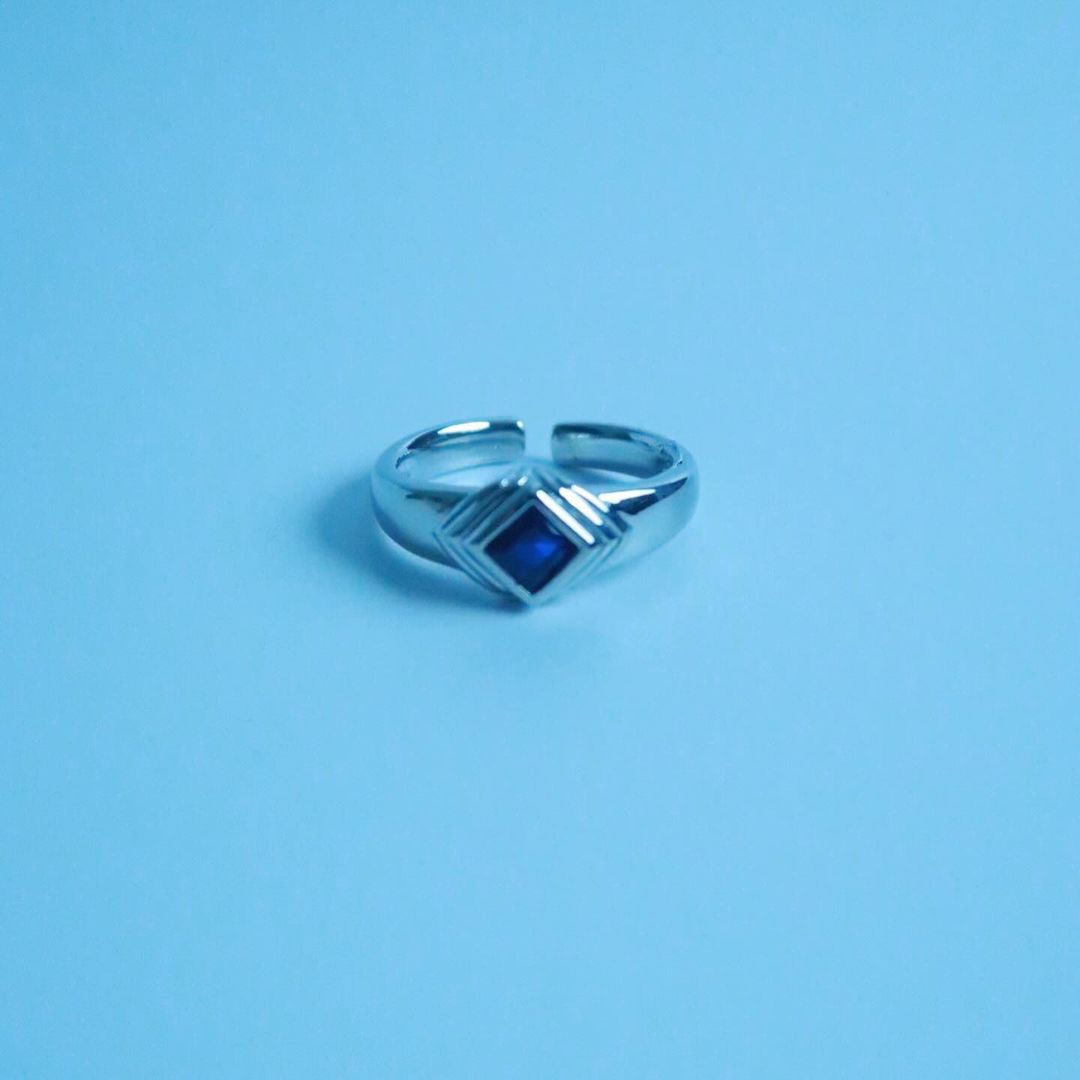 LOSTINCRUSH Emerald Charm Ring