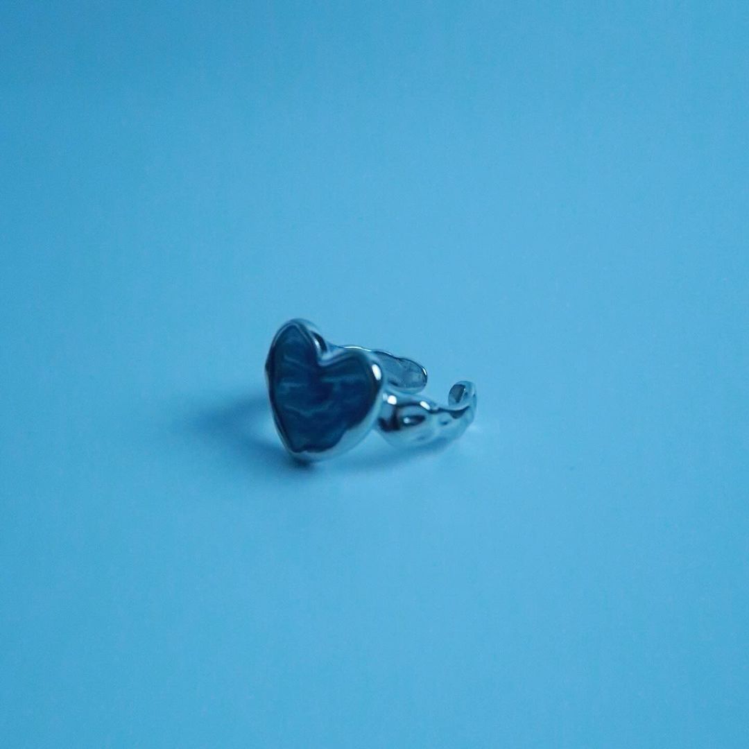 LOSTINCRUSH Ocean Heart Ring
