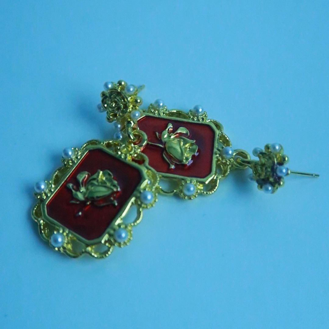 LOSTINCRUSH Gold Promise Earrings