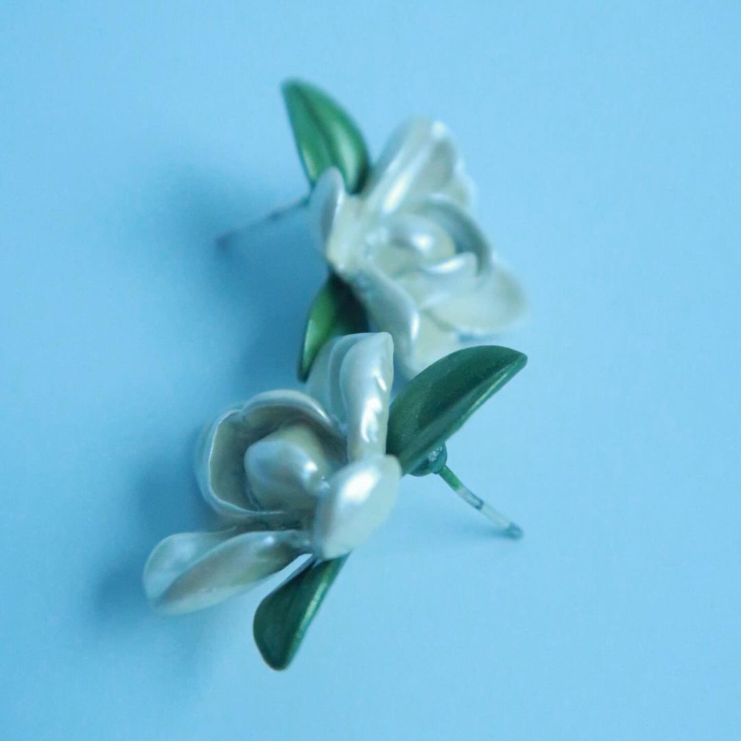 LOSTINCRUSH Pure Blossom Earrings