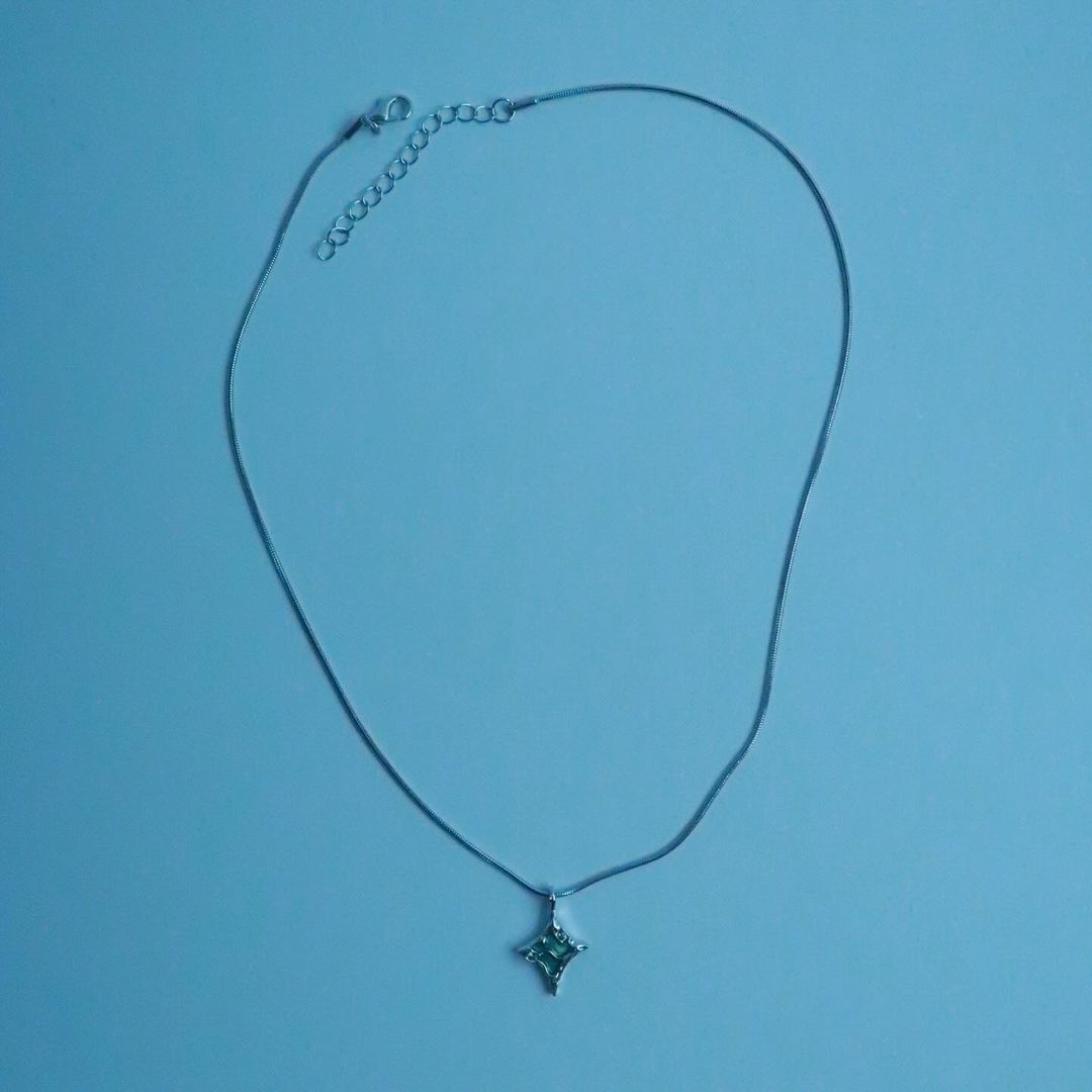 LOSTINCRUSH Rare Star Necklace