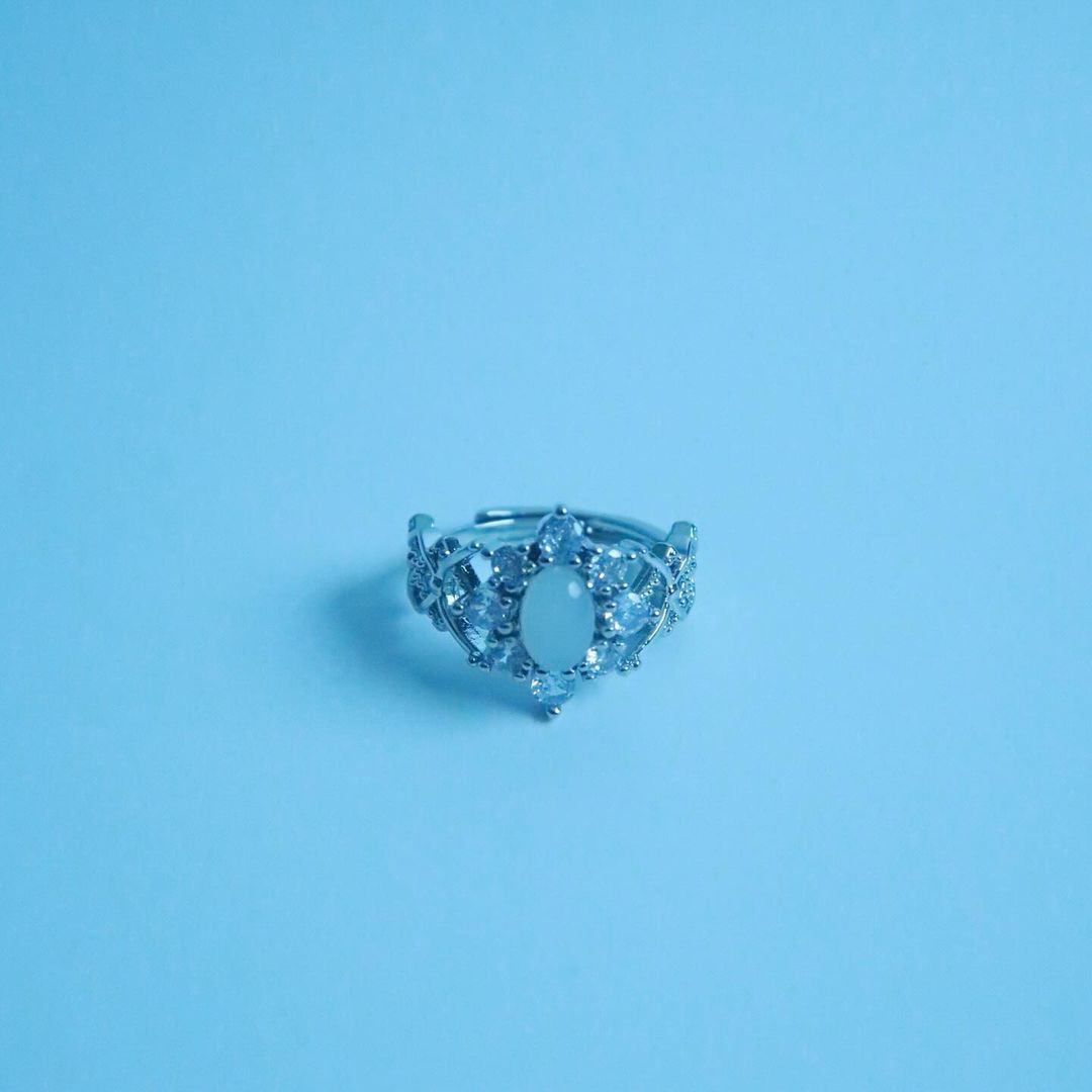 LOSTINCRUSH Snow White Ring