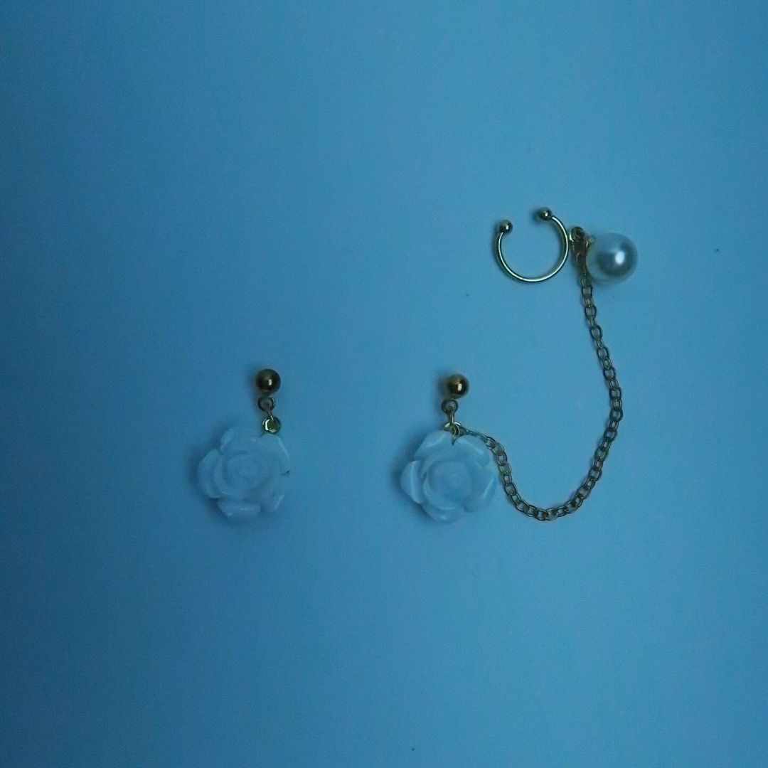 LOSTINCRUSH Echoes of White Roses Earrings