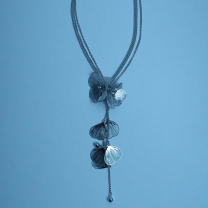 LOSTINCRUSH Whitetip Clover Necklace
