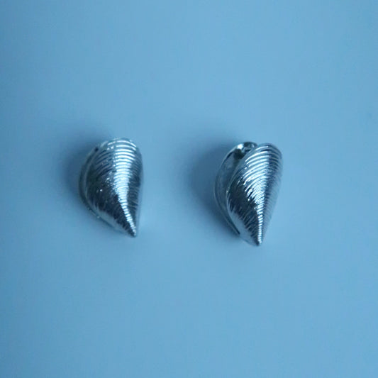 LOSTINCRUSH Sea Shell Earrings