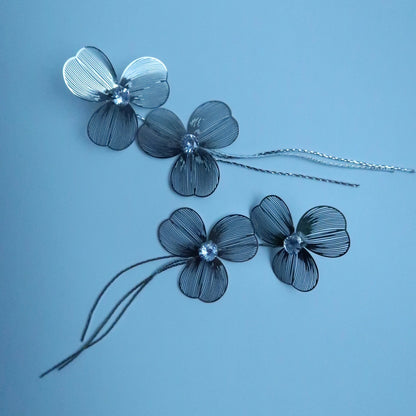 LOSTINCRUSH Whitetip Clover Earrings