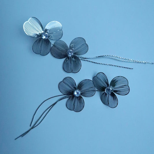 LOSTINCRUSH Whitetip Clover Earrings