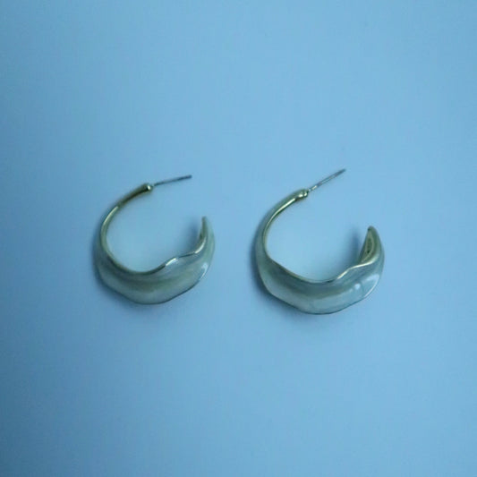LOSTINCRUSH White Destiny Earrings