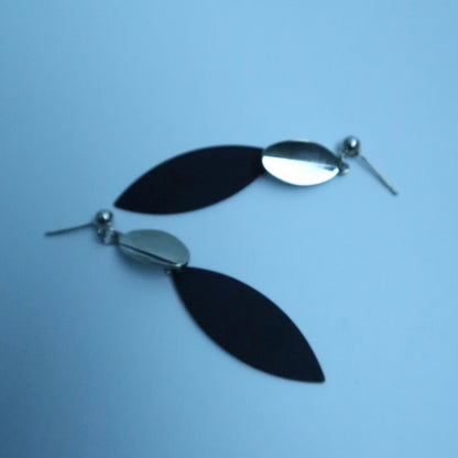 LOSTINCRUSH Black Leaves