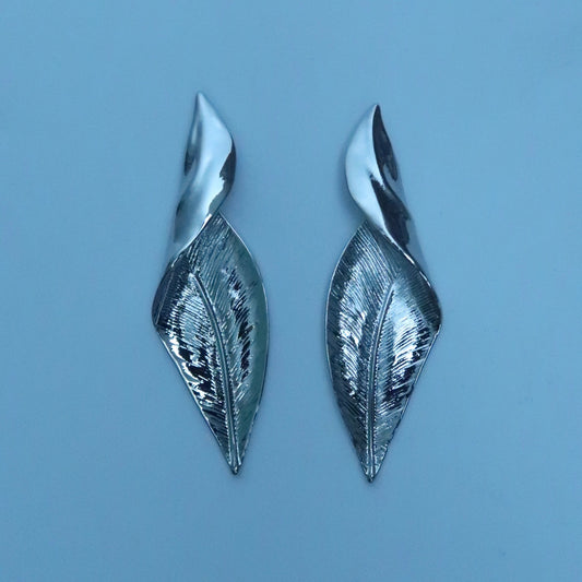 LOSTINCRUSH Angel’s Wing Earrings