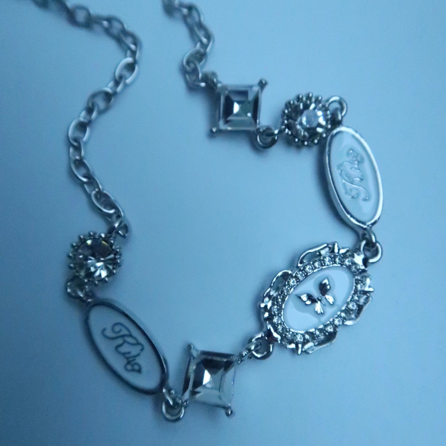 LOSTINCRUSH Cream Necklace