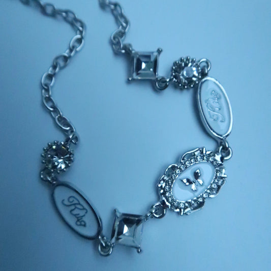 LOSTINCRUSH Cream Necklace