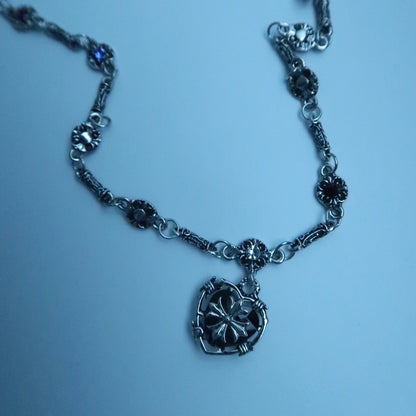 LOSTINCRUSH Gothic Heart Necklace