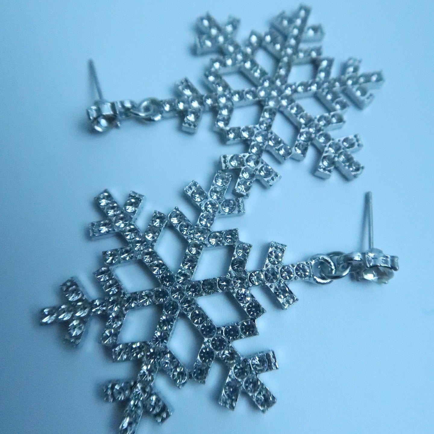 LOSTINCRUSH Cold Winter Earrings
