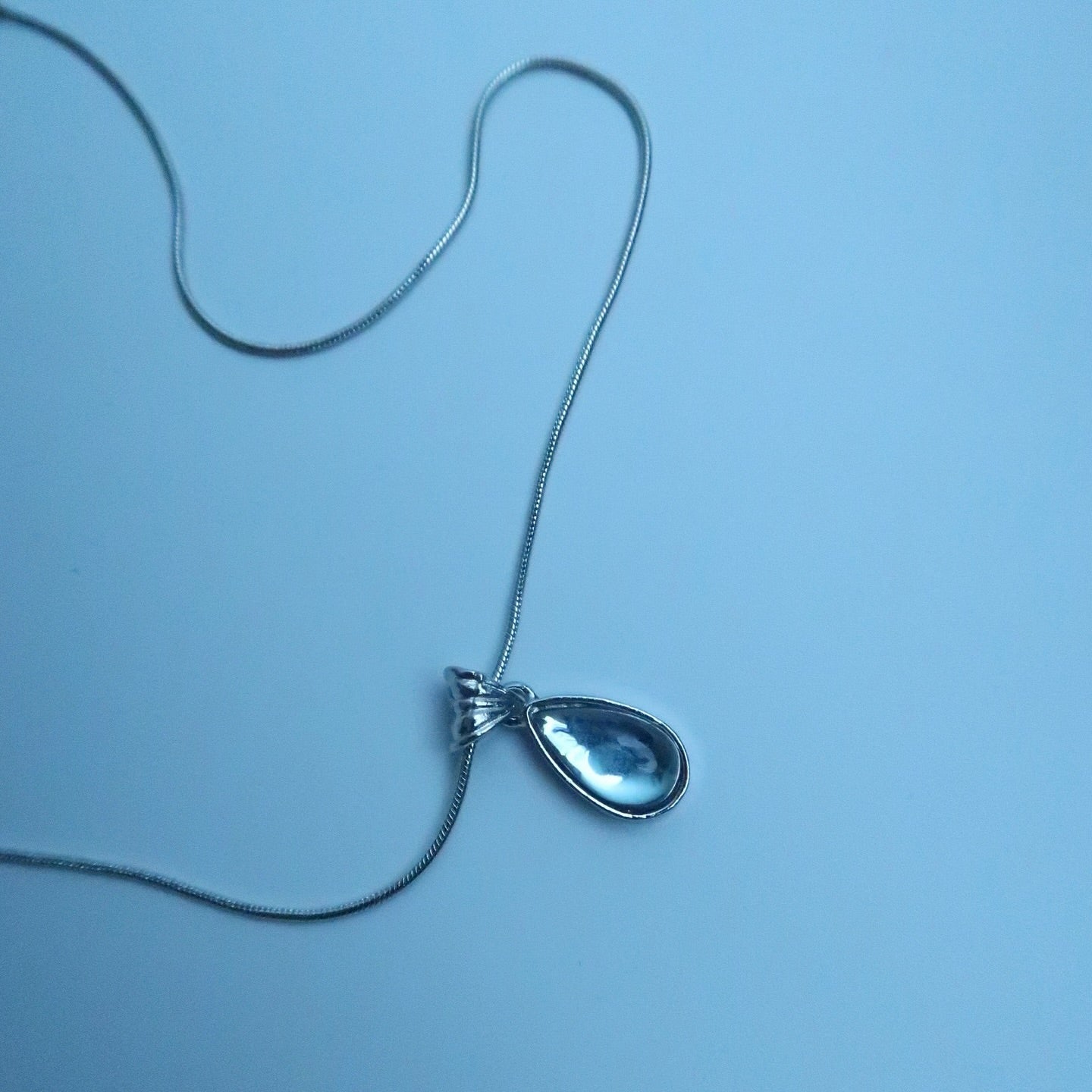 LOSTINCRUSH Venus’ Tear Necklace