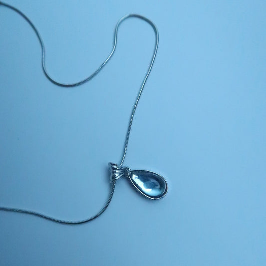 LOSTINCRUSH Venus’ Tear Necklace