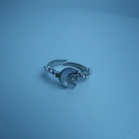 LOSTINCRUSH Moon Ring