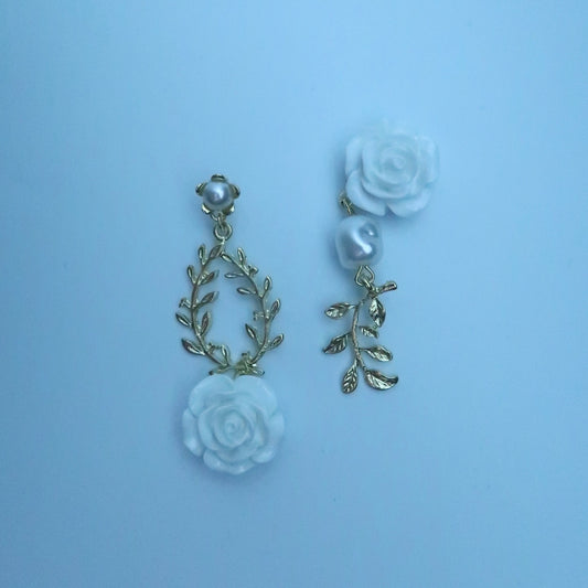 LOSTINCRUSH White Rose Earrings