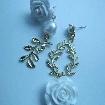 LOSTINCRUSH White Rose Earrings