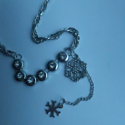 LOSTINCRUSH Christmas Snow Necklace