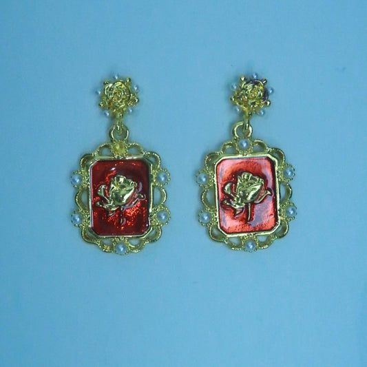 LOSTINCRUSH Gold Promise Earrings