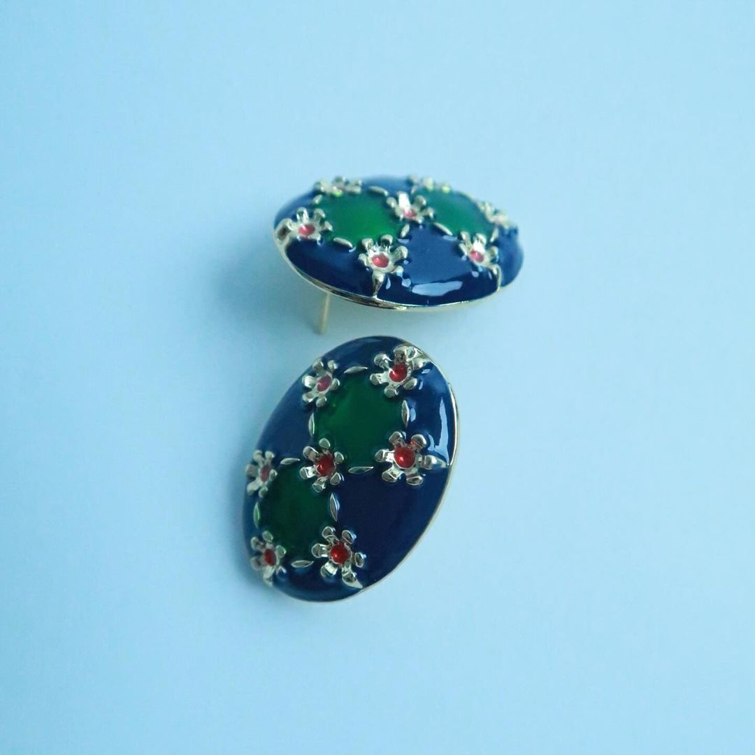 LOSTINCRUSH Vintage Flower Earrings