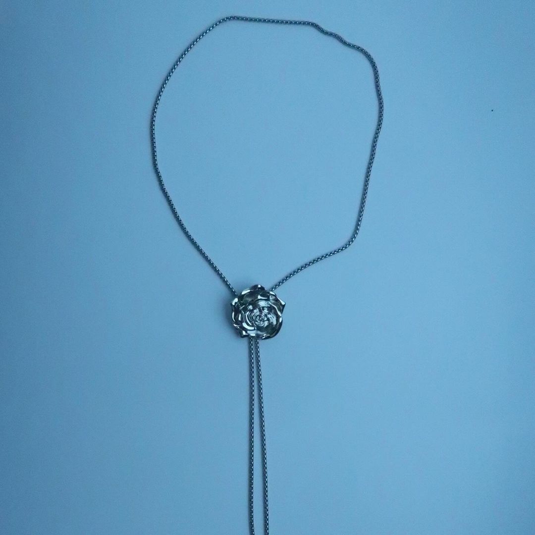 LOSTINCRUSH Frozen Rose Whisper Necklace