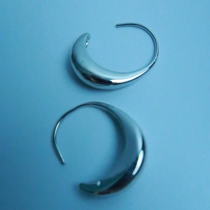LOSTINCRUSH Dewdrop Dazzle Earrings