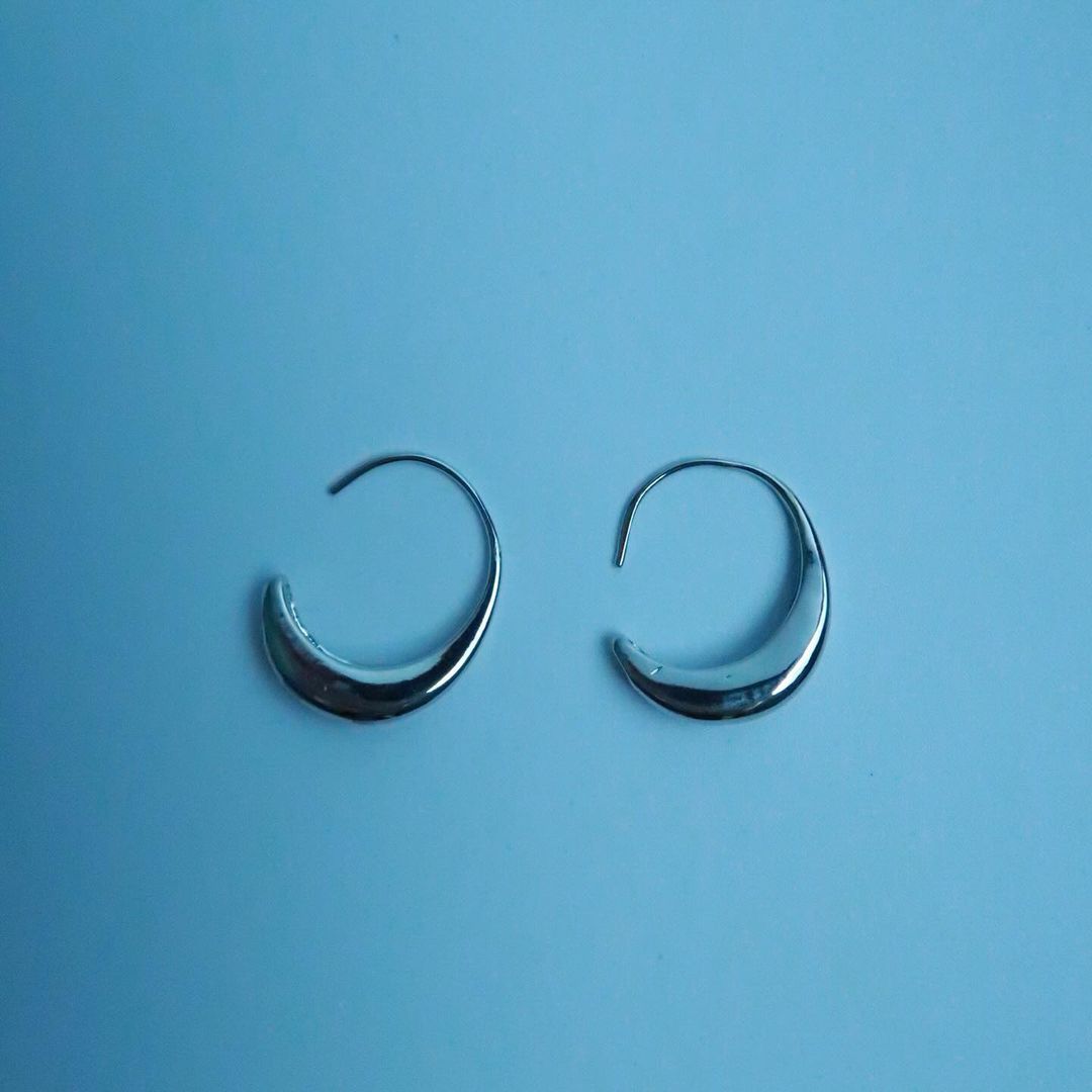 LOSTINCRUSH Dewdrop Dazzle Earrings