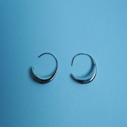 LOSTINCRUSH Dewdrop Dazzle Earrings