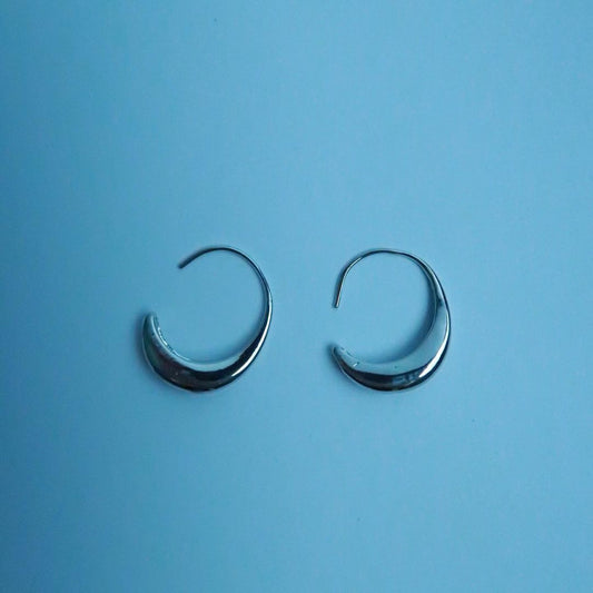 LOSTINCRUSH Dewdrop Dazzle Earrings