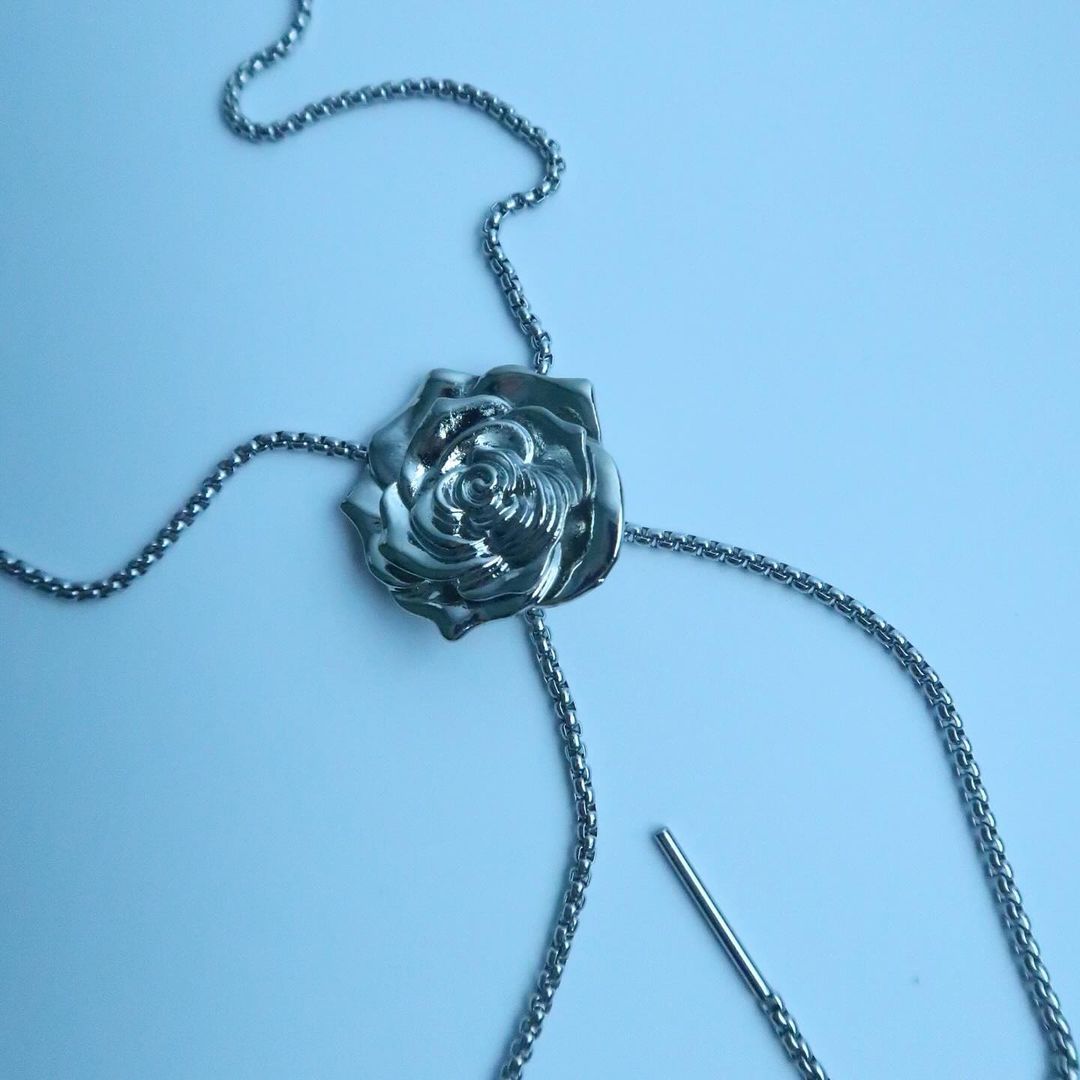 LOSTINCRUSH Frozen Rose Whisper Necklace