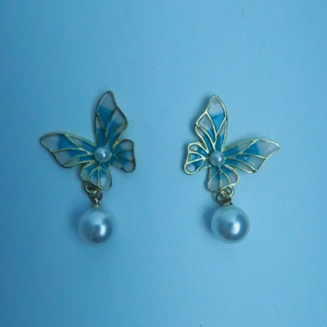 LOSTINCRUSH Mint Flutter Wings Earrings
