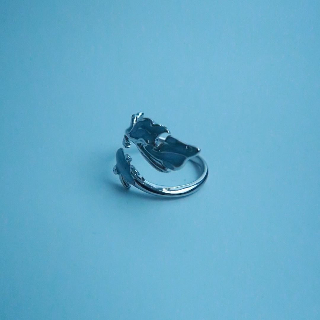 LOSTINCRUSH Goldfish Ring